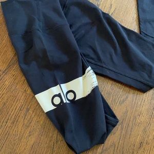 Brand new Alo yoga pants with logo